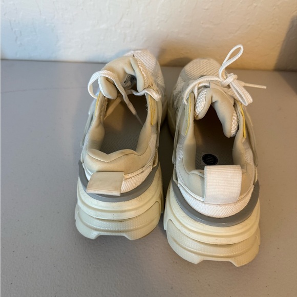 Nike Women's V2K Run Running Sneakers - Picture 4 of 6